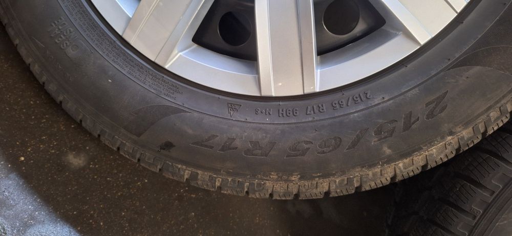 Zimowe koła VW Tiguan 215x65x17 czujniki TPMS