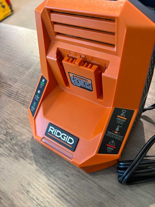 Szybka ładowarka RIDGID 18V AC86098