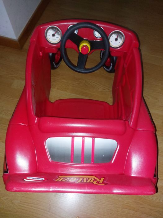 Carro de brincar de criança