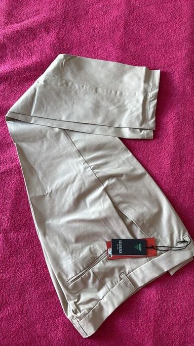 GUESS eleganckie beżowe spodnie z kantem