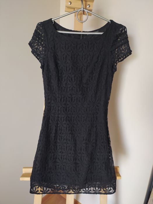 Koronkowa sukienka mini Zara