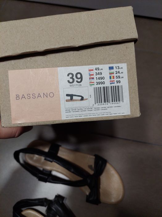 Damskie buty sandały rozmiar 39 oddam za darmo