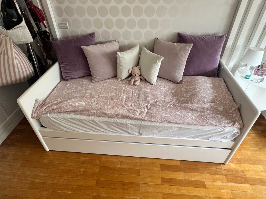 Cama de Solteiro/Individual Lacada a branco da Interdesign - Com cama dupla por baixo - Impecável