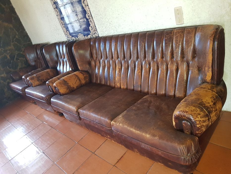 Conjunto de sofás em pele
