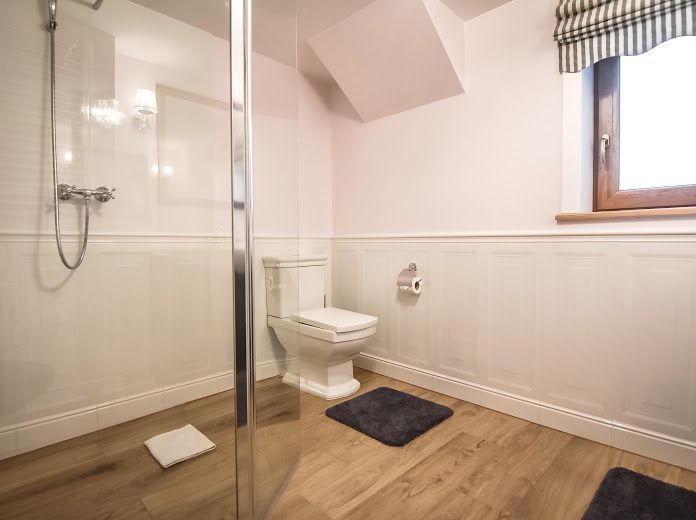 Niezależny, dwupokojowy apartament z kuchnią  i widokiem. Nocleg