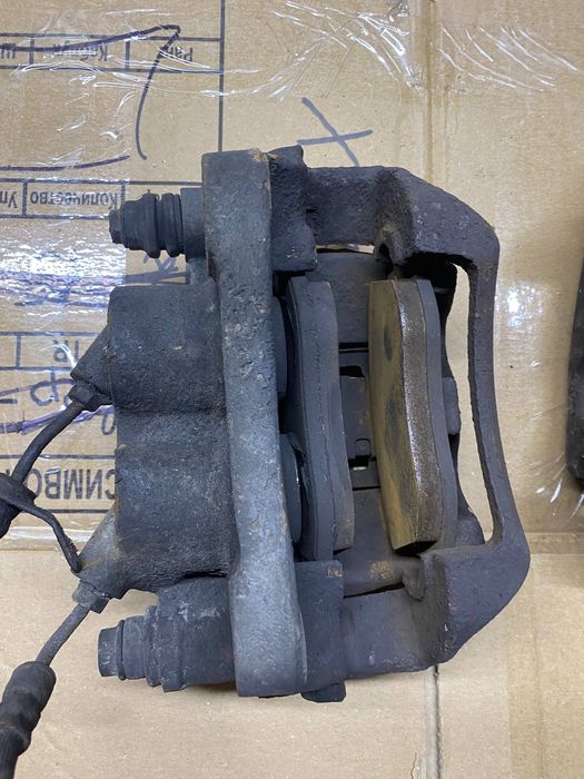 Суппорт передний Renault Master 2.2 tdi r16 2005 год дизель