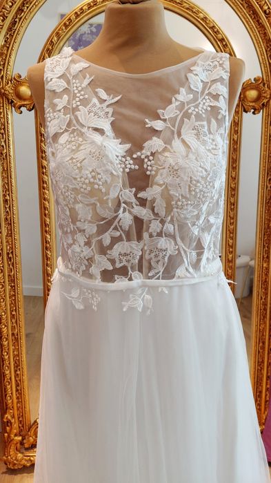 Suknia ślubna z górą koronkową r. 40