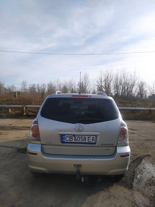 Продам машину Toyota Corolla verso 2.2 дизель