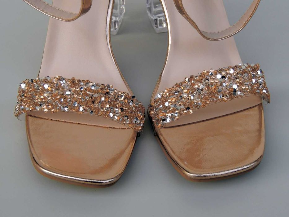 Złote sandałki rozmiar 42.