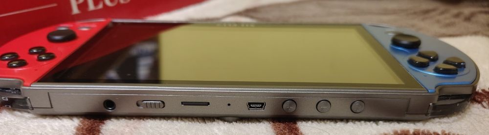 Konsola X12 Plus do gier przenośna 7" + akcesoria!