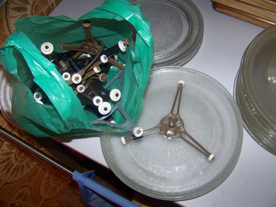 pratos de micro-ondas e outro acessórios