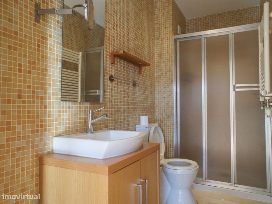 Apartamento T3 Semi-Novo! Com Varanda e Arrecadação individual