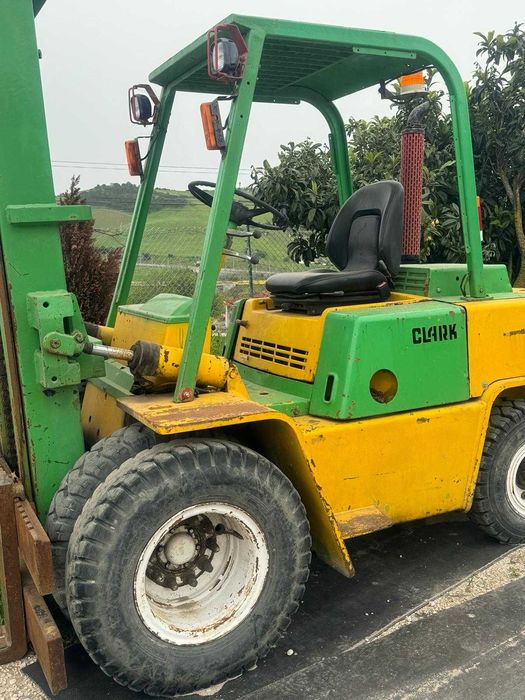 Empilhador Clark 2ª mão