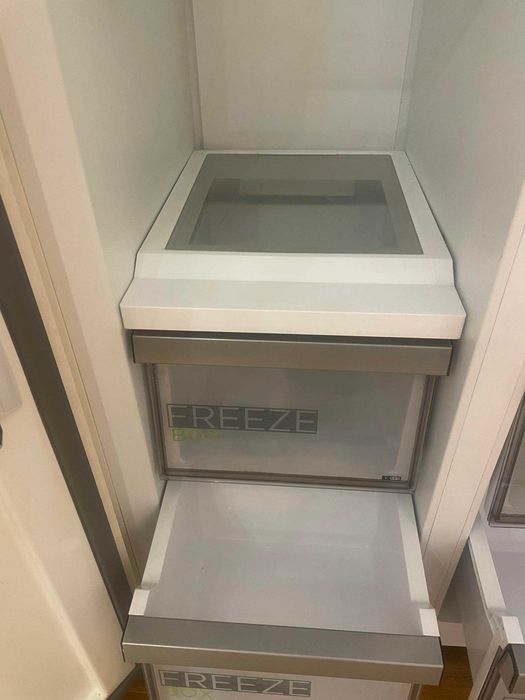 Ящики контейнери холодильника Midea HC702WEN