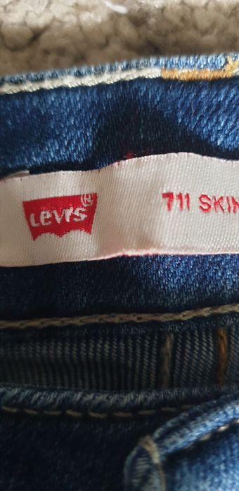 Jeansy dzinsy Levis 711 bardzo wygodne