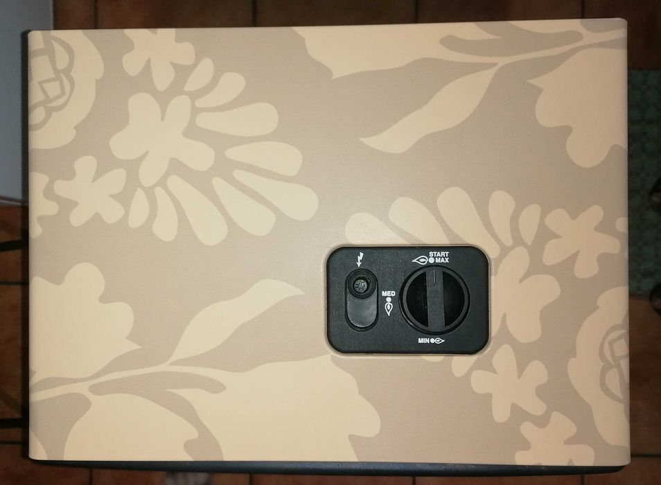 Aquecedor à gás novo com botija de gás.