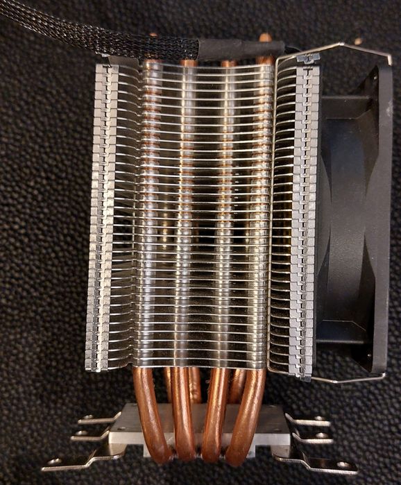 GIGABYTE GA-990XA-UD3  + cooler + AMD FX 6300
Procesor AMD FX-6300