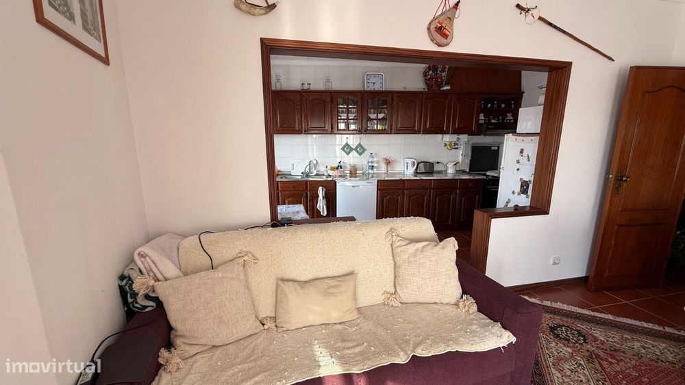 Apartamento T2 com arrumo varanda e vistas de ria. A 2 minutos da p...
