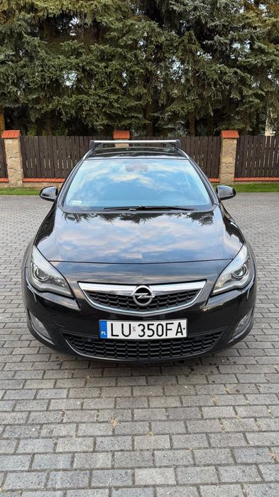 Opel Astra Sports Tourer J. rok 2011, 2.0 diesel