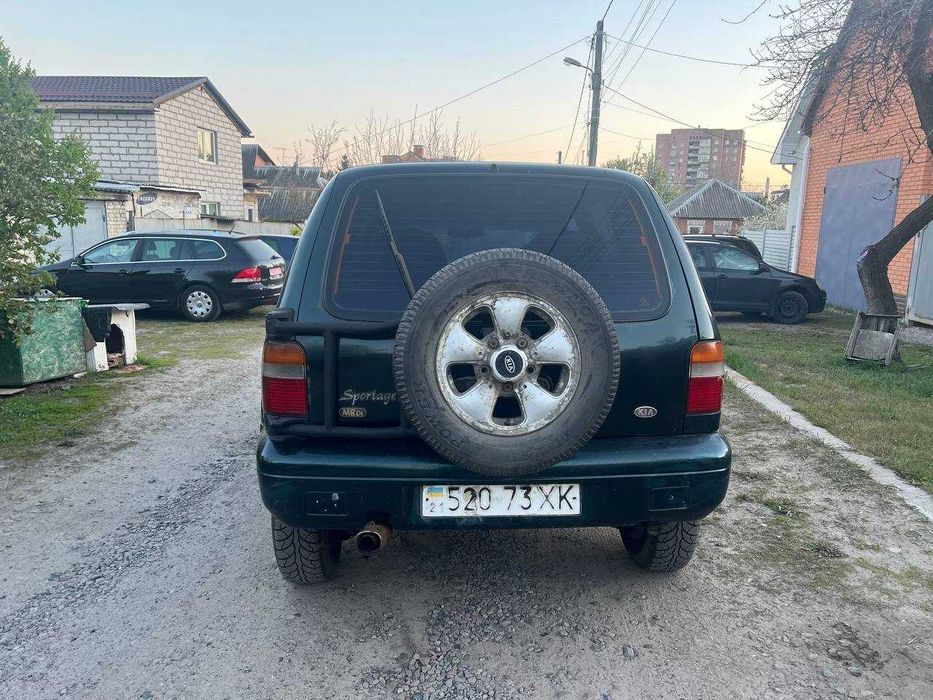 Продам КIA Спортедж 1996 року на повному ходу.до ноября по техпаспорту 2700дол