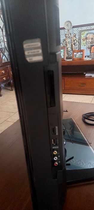 Damaged Samsung LCD screen; the issue is that no image appears64584833639937121