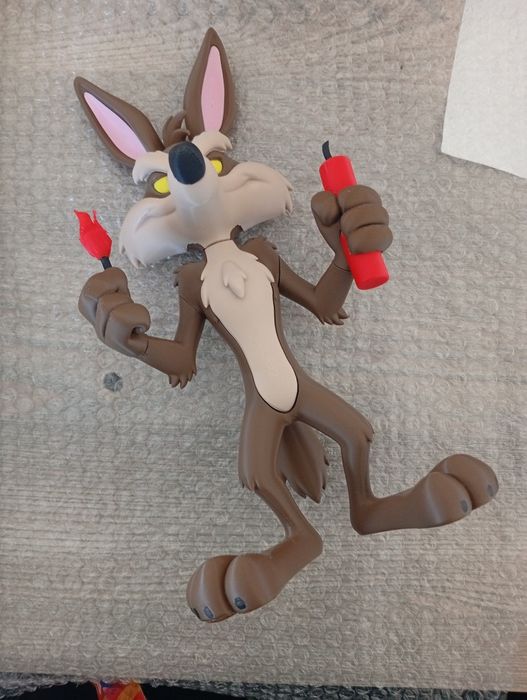 Personagem coyote 29cm