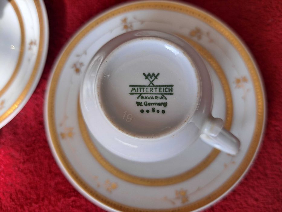 Várias Chávenas de Café/Pratos CASA