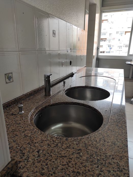 Tampos de bancadas de cozinha em granito rosa