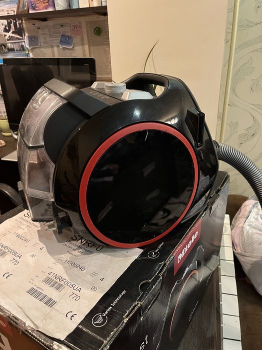 Пилосос Miele SNRF0 Boost CX1 чорний обсидіан