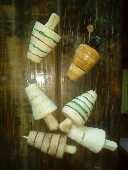 Yô-yô's e peões de madeira