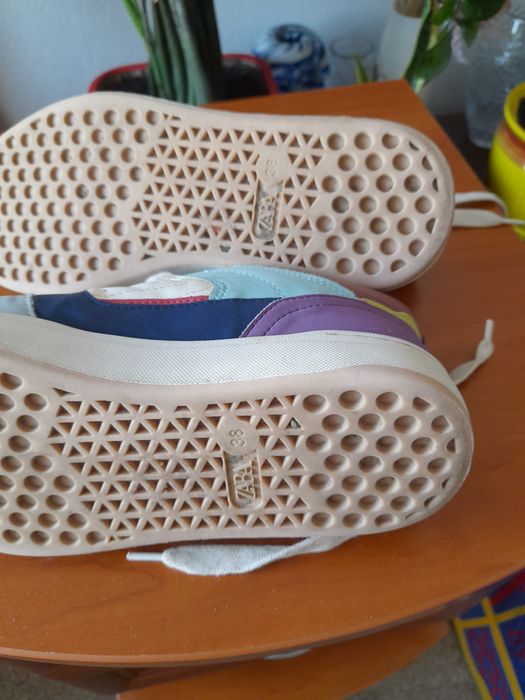 Кросівки ZARA 38 розміру, длина по стелькі 24, 5 см