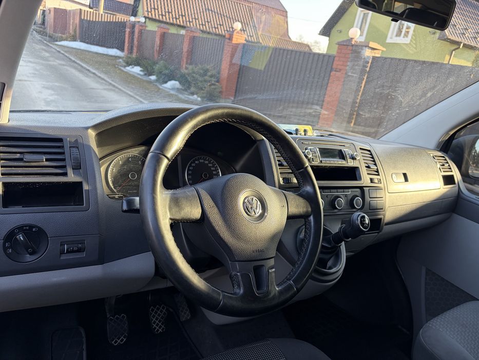 Авто Volkswagen Caravelle 2011 рік 2.0 Газ/Бенз