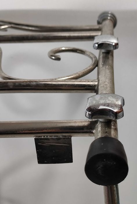 Cama metálica para bonecas