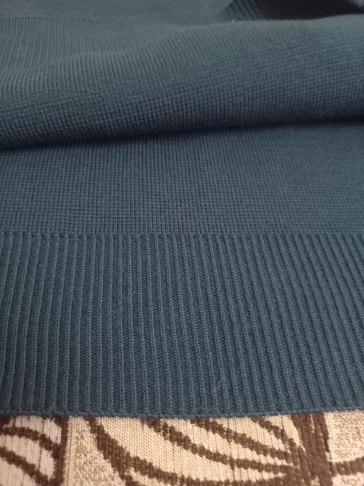 Мужской свитер с V-образным вырезом