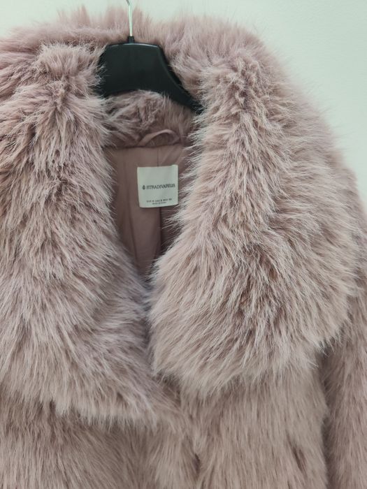 Futerko jagodowe viral Stradivarius s kożuszek