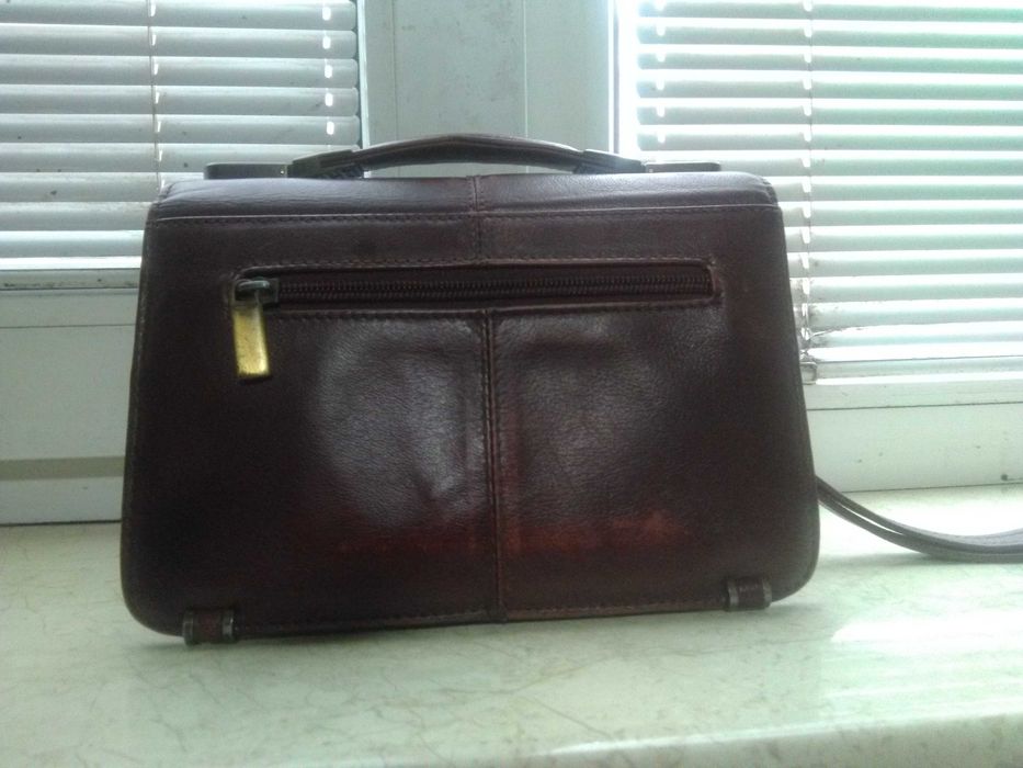 Барсетка кожаная с ключем в отличном состоянии