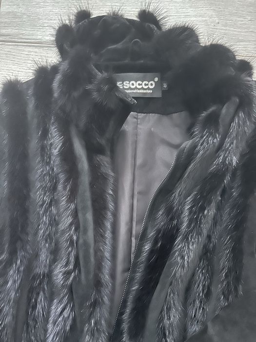 Заброньовано вже. Віддам безкоштовно жіночі речі