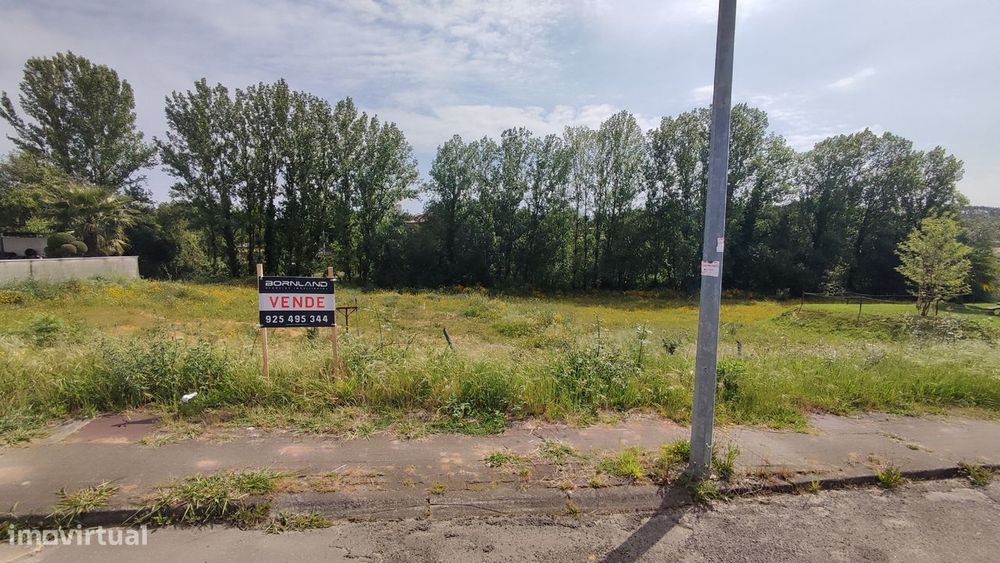 Terreno para Moradia em Banda