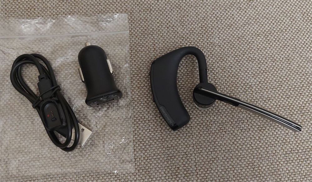 Беспроводная Bluetooth-гарнитура Plantronics