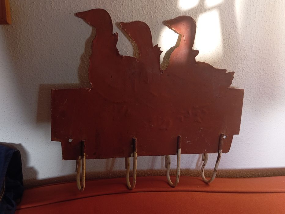 Cabide infantil de parede com gansos