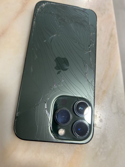 Iphone 13 Pro verde  (Veja todas as fotos ).