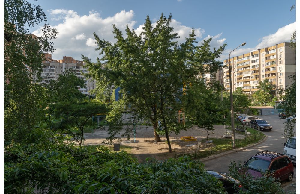 Подобово. Трикімнатна квартира.6 спальних місць.Осокорки -5 хв.Позняки