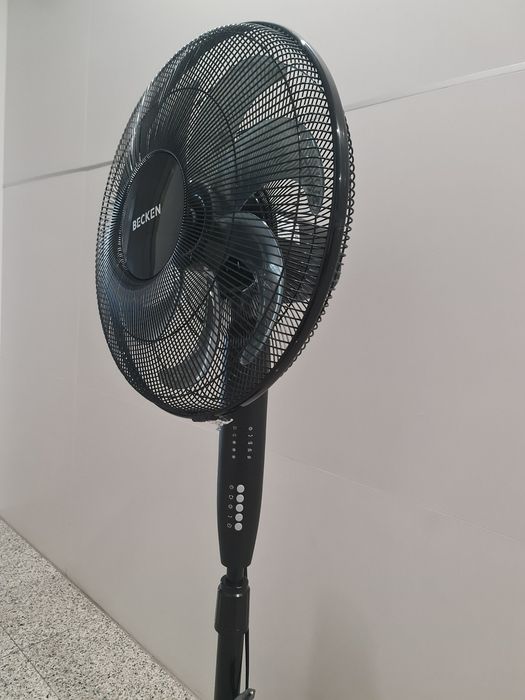 Ventoinha de Pé BECKEN BSF9071 (3 velocidades - Diâmetro: 40 cm)