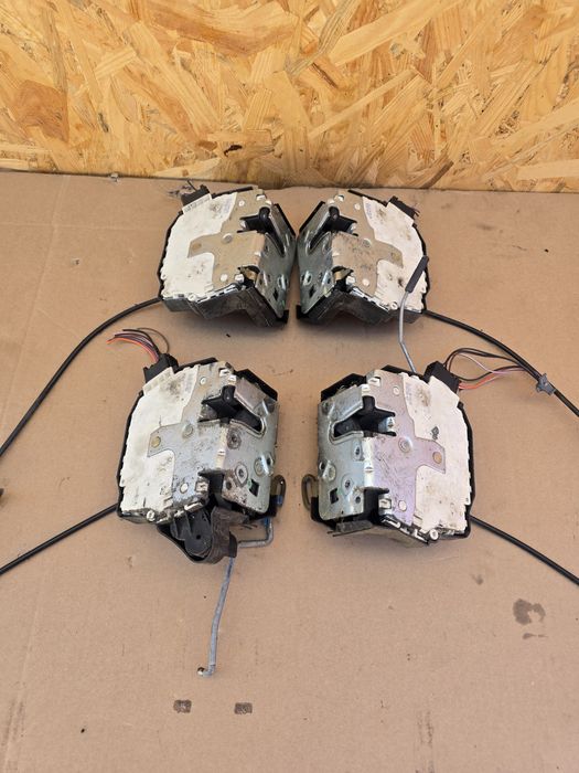 Дверні замки Land rover freelander 1