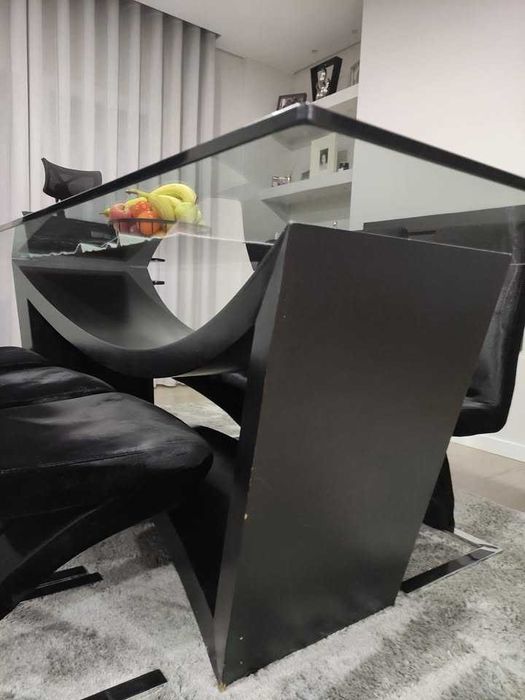 Mesa sala de jantar madeira preta + vidro, com 6 cadeiras