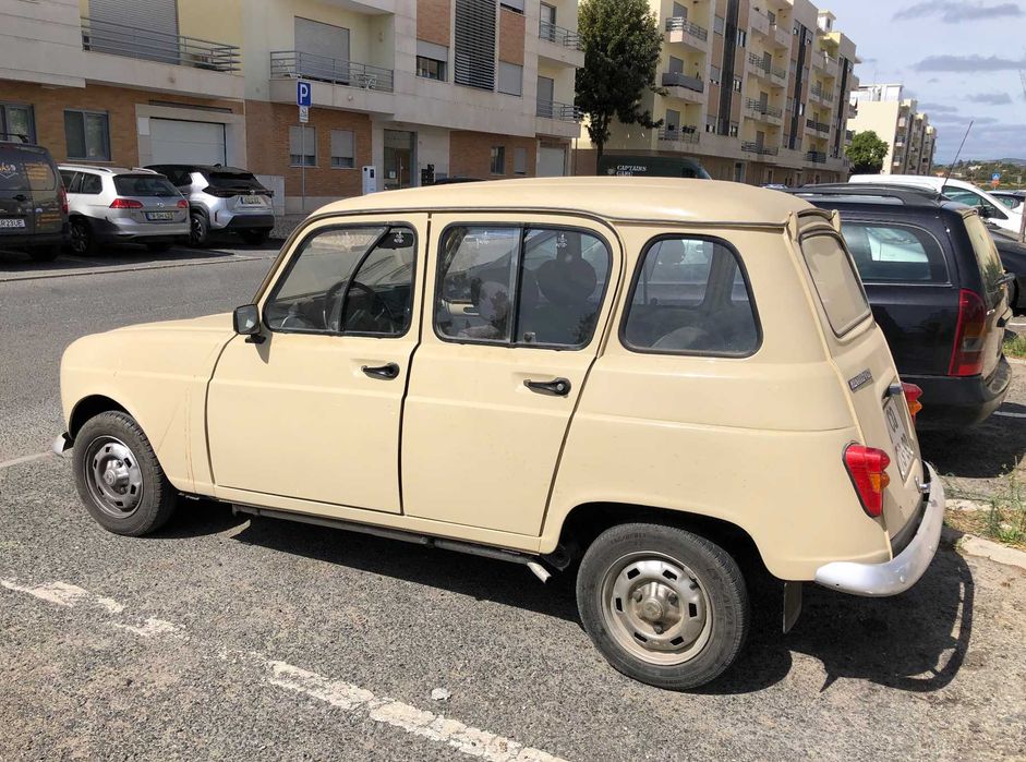 Renault 4L em estado irrepreensível