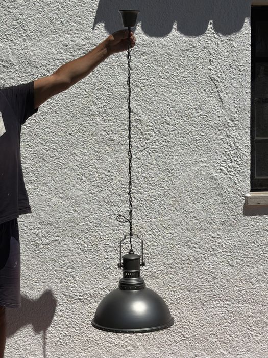 Candeeiro cinzento estilo industrial