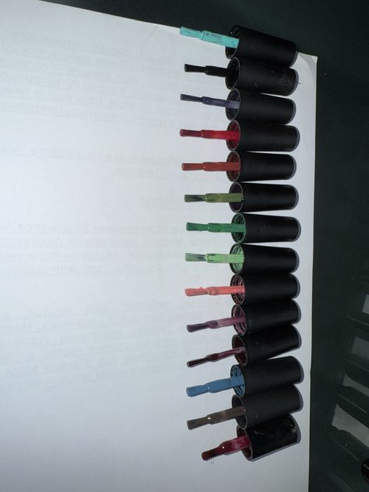 Гелі-лаки для нігтів