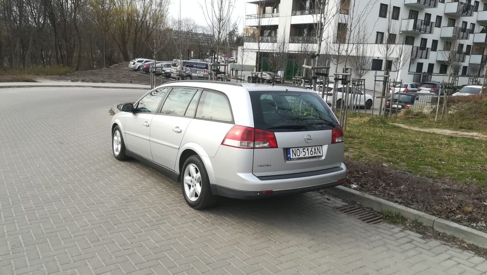 Sprzedam Opla Vectrę auto w kombi .