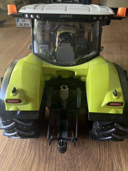 Трактор Bruder Claas Axion 950 з навантажувачем 1:16
